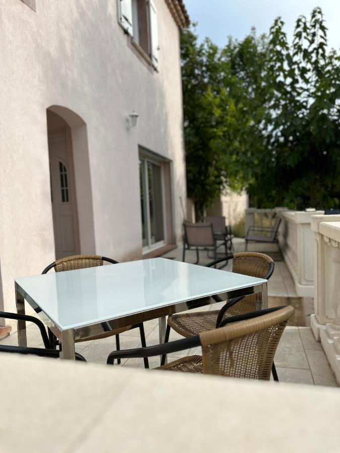 La Villa Du Rayol Saint Maximin Bagian luar foto